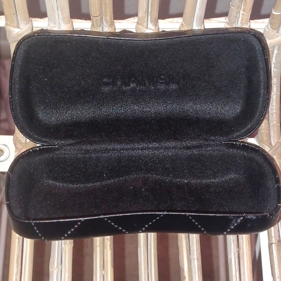 Black Sunglasses Case - Picture 1 of 4